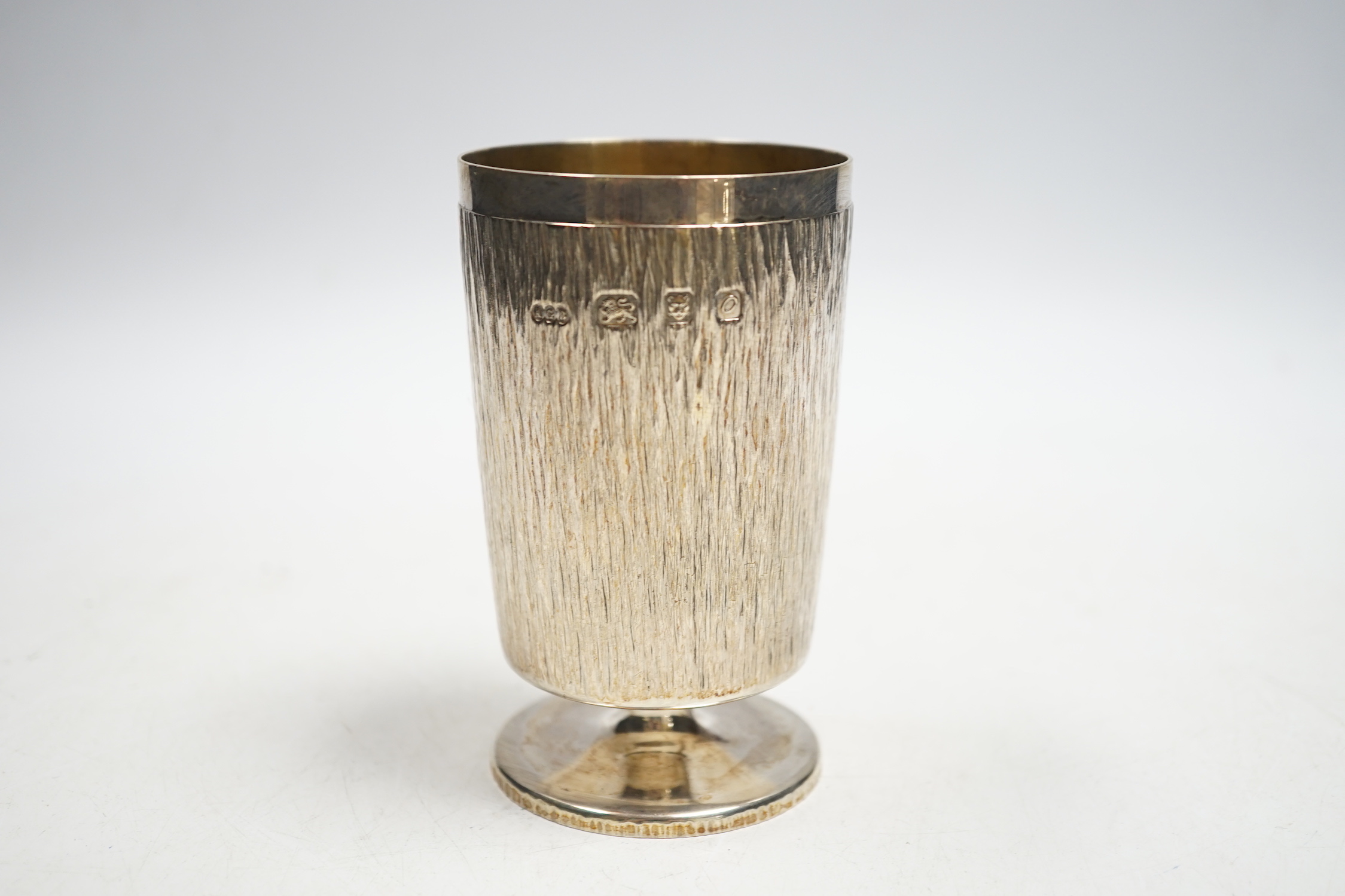 An Elizabeth II bark finish silver pedestal goblet, by Adrian Gerald Benney, London, 1969, 10.4cm, 7.3oz.